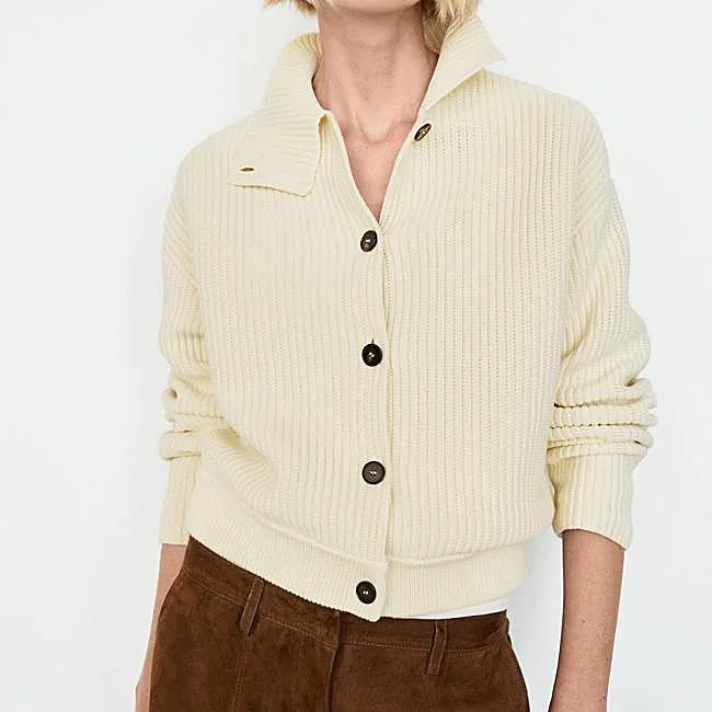 Cardigan col blanc Massimo Dutti, 89,95 euros.