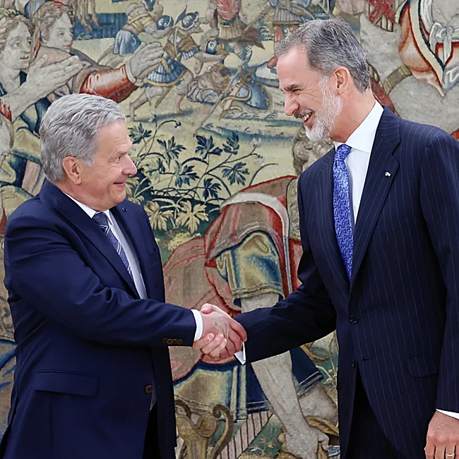 Felipe VI salue le président finlandais, Sauli Vainamo Niinisto, en 2022.