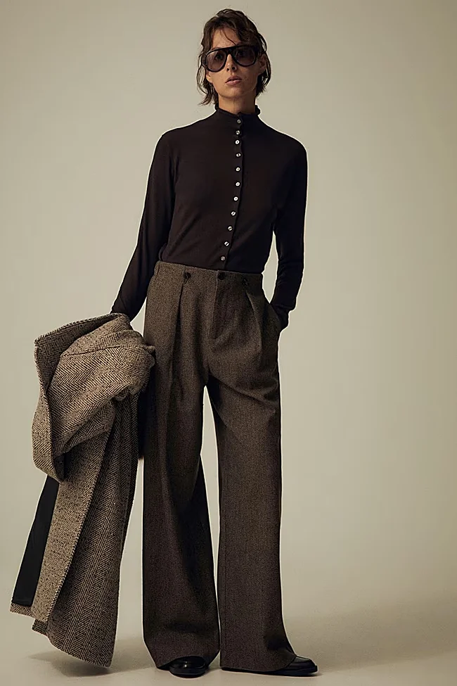 Pantalon marron Sfera (25,99 euros)
