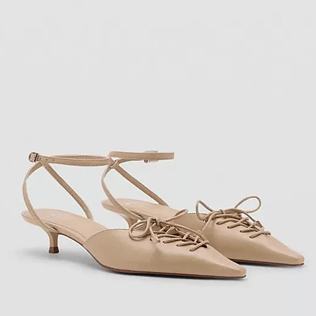 Chaussure à talon à lacets de Mango Outlet, 31,99 euros.