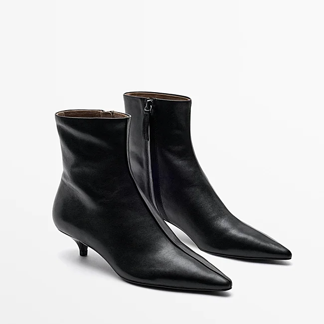 Bottines noires Massimo Dutti (149 euros)