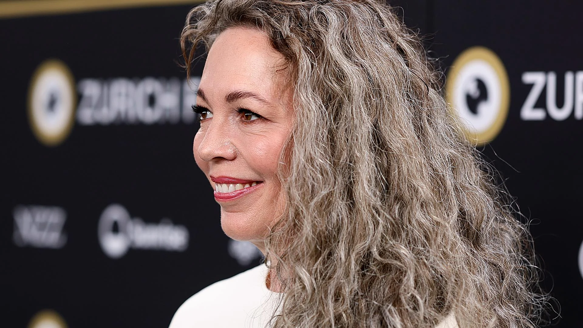 Les célébrités montrent leurs cheveux gris : qui peut porter des cheveux gris et qui ne le peut pas