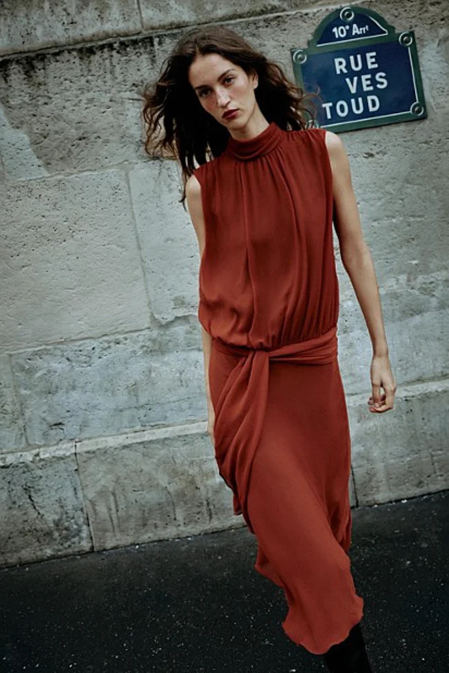 Robe midi Zara (39,99 euros)